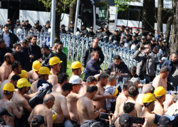 Madencilerin yürüyüşüne polis engeli