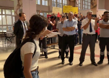 İzmir’de 16 öğrenci gözaltına alındı