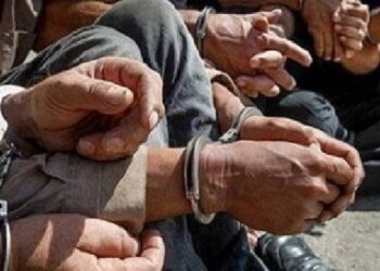 İran rejimi Serbaz’da bir köye baskın düzenledi