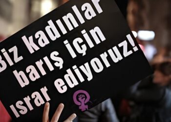 Kadınlar barışta ısrarcı