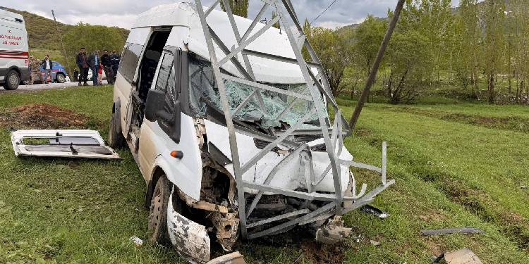 Gever-Şemzînan yolunda kaza Gever-Şemzînan yolunda kaza