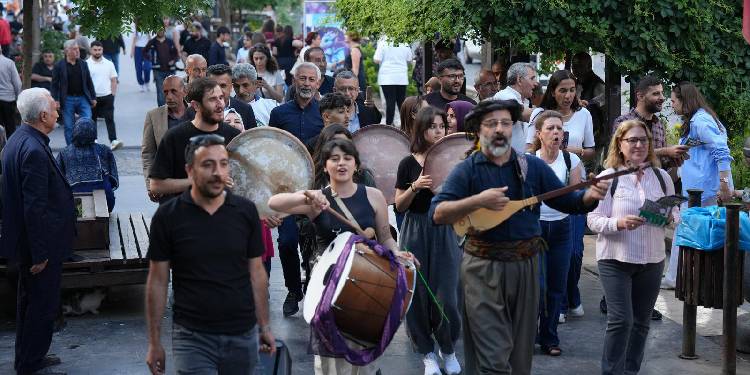 Amed halkı ‘Barış İçin Adım At’ yürüyüşüne davet edildi Amed halkı ‘Barış İçin Adım At’ yürüyüşüne davet edildi