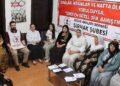 Barış Nöbeti ‘anadilde özgürlük hakkı’ için tutuldu Barış Nöbeti ‘anadilde özgürlük hakkı’ için tutuldu
