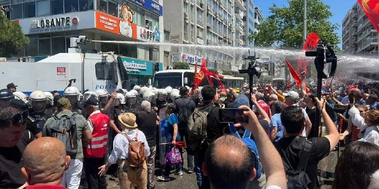 Diyarbakır’da “mutlak butlan” tepkisi: Demokrasiye vurulan bir darbedir Diyarbakır’da “mutlak butlan” tepkisi: Demokrasiye vurulan bir darbedir