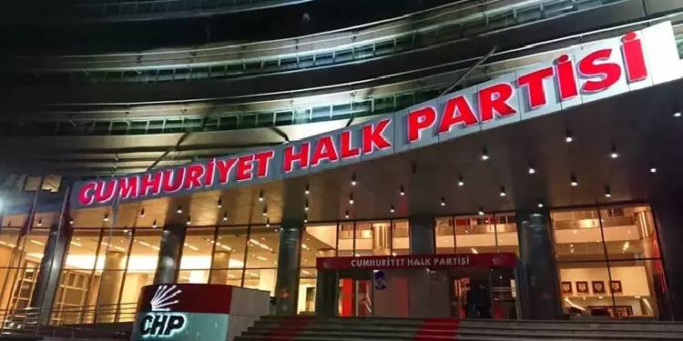CHP’den olağanüstü MYK ve genel merkezi terk etmeme kararı CHP’den olağanüstü MYK ve genel merkezi terk etmeme kararı