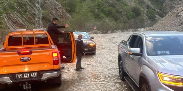 Hakkari’de mahalle ve köyler sular altında