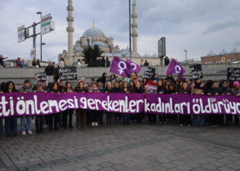 İstanbul’da yürüyüş: ‘Faili meçhul’ kadınların akıbeti soruldu