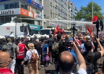 CHP mitingine polis saldırısı CHP mitingine polis saldırısı