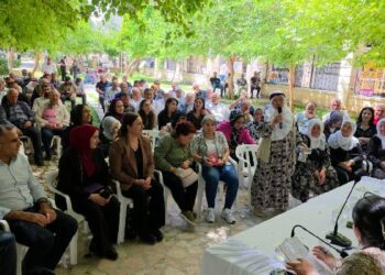 Yerine kayyım atanan belediyenin meclis toplantısı halk ile yapıldı