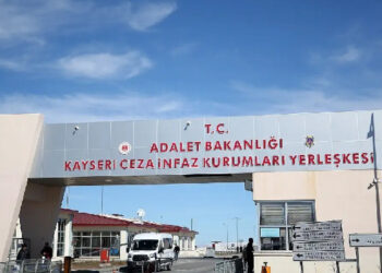 Saç örgüsü ‘sakıncalı’ bulundu: Tutsakların mektupları verilmedi