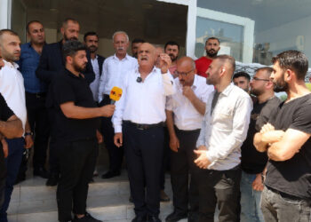 Mersin’de ev taşımacılığı yapan işçiler greve çıktı