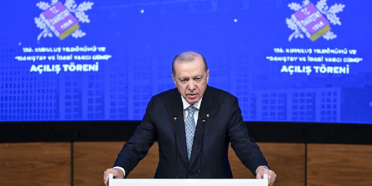 Erdoğan: Özgürlükçü ve sivil bir anayasa imkanı önümüzde duruyor Erdoğan: Özgürlükçü ve sivil bir anayasa imkanı önümüzde duruyor