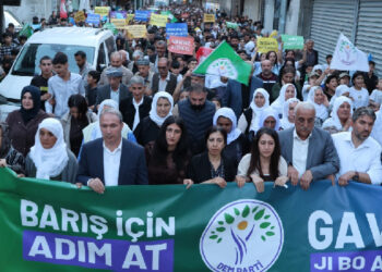 DEM Parti’den birçok kentte barış yürüyüşü: Somut adım atın