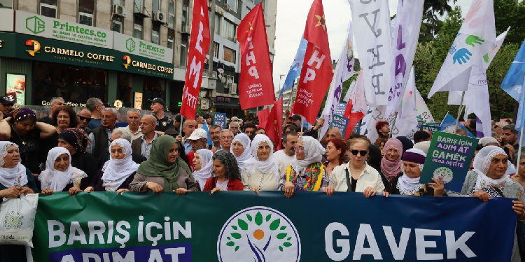 İstanbul’da ‘Barış İçin Adım At’ çağrısı: Binler Kadıköy’de yürüdü İstanbul’da ‘Barış İçin Adım At’ çağrısı: Binler Kadıköy’de yürüdü