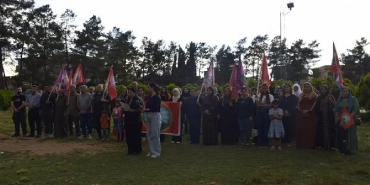 Til Temir’de okul isimlerinin değiştirilmesi girişimi protesto edildi Til Temir’de okul isimlerinin değiştirilmesi girişimi protesto edildi