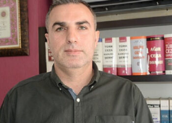 ‘Valinin talimatı var’ denilerek, bir çocuk annesinden koparıldı’ ‘Valinin talimatı var’ denilerek, bir çocuk annesinden koparıldı’