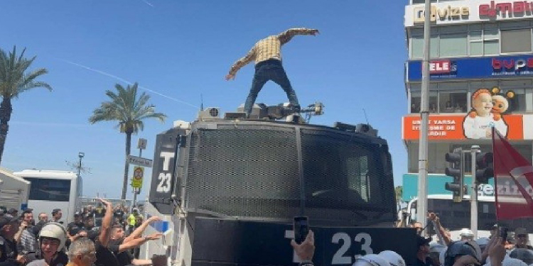 CHP mitinginde TOMA’nın üstüne çıkan yurttaş tutuklandı CHP mitinginde TOMA’nın üstüne çıkan yurttaş tutuklandı