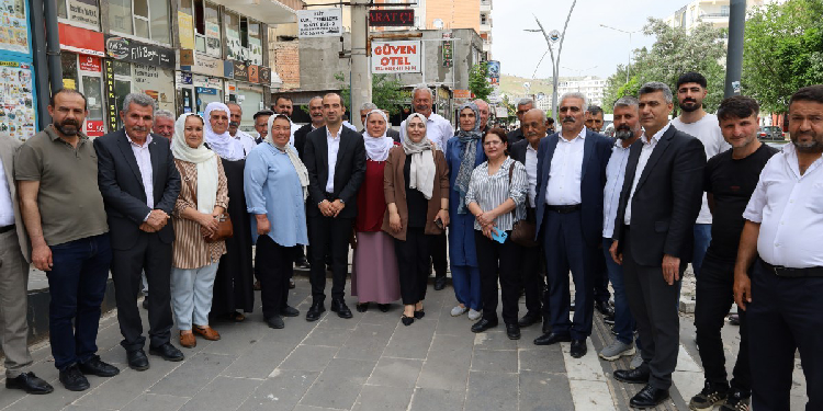 Êlih’te DEM Parti ve DBP’den bayramlaşma Êlih’te DEM Parti ve DBP’den bayramlaşma