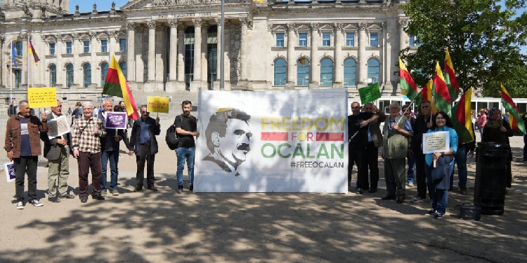Berlin ve Freiburg’da Abdullah Öcalan’ın özgürlüğü talep edildi Berlin ve Freiburg’da Abdullah Öcalan’ın özgürlüğü talep edildi