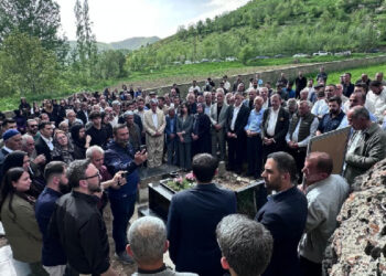 Hamit Geylani ölümünün birinci yıldönümünde mezarı başında anıldı Hamit Geylani ölümünün birinci yıldönümünde mezarı başında anıldı