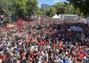Özel’in bayramlaşma programı için halk Güvenpark’ta