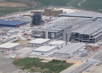 Kağıt fabrikasından çıkan küller doğayı zehirliyor Kağıt fabrikasından çıkan küller doğayı zehirliyor