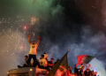 Amedspor oyuncuları taraftarla şampiyonluğu kutladı