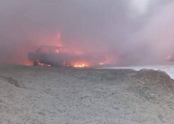 Samandağ’da şantiyede çıkan yangında 8 araç yandı