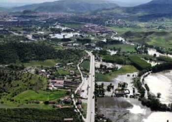 Tokat’ta taşkın nedeniyle 4 binin üzerinde ev tahliye edildi