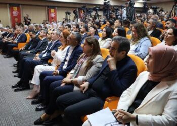 Feti Yıldız’dan foruma mesaj: Kardeşlik türkülerini birlikte söyleyeceğiz Feti Yıldız’dan foruma mesaj: Kardeşlik türkülerini birlikte söyleyeceğiz