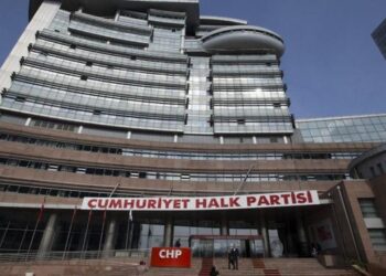 Seçilmiş CHP İl başkanları ve temsilcilerden 6 cümlelik kurultay bildirisi Seçilmiş CHP İl başkanları ve temsilcilerden 6 cümlelik kurultay bildirisi