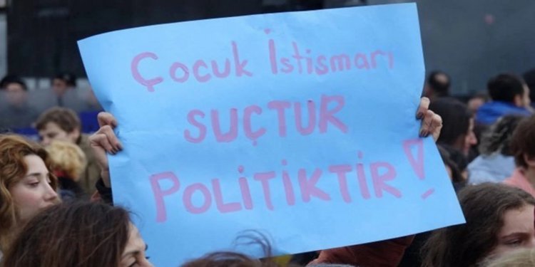 İstismar faili babaya teslim edilen 4 çocuk geri alındı İstismar faili babaya teslim edilen 4 çocuk geri alındı