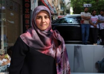 Çocuğuyla eylemdeki öğretmen: Hakkımızı istiyoruz