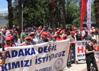 Anlaşma çıkmadı, işçiler belediyeye yürüdü