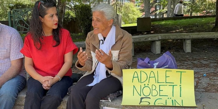 Askerde hayatını kaybeden Doğuş Caner Tüfekçi için annesinin nöbeti sürüyor Askerde hayatını kaybeden Doğuş Caner Tüfekçi için annesinin nöbeti sürüyor
