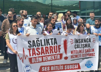 Sağlıkçılardan çalışma koşullarına tepki: Personel açığı kapatılmalıdır