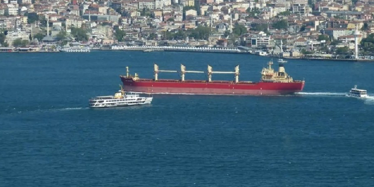 İstanbul Boğazı gemi trafiğine kapatıldı İstanbul Boğazı gemi trafiğine kapatıldı