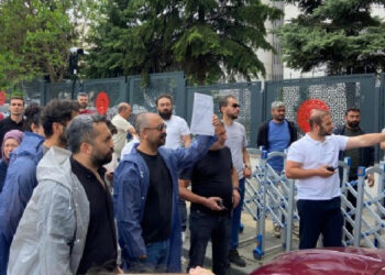 Bakanlık önünde öğretmenlere saldırı: 8 gözaltı Bakanlık önünde öğretmenlere saldırı: 8 gözaltı