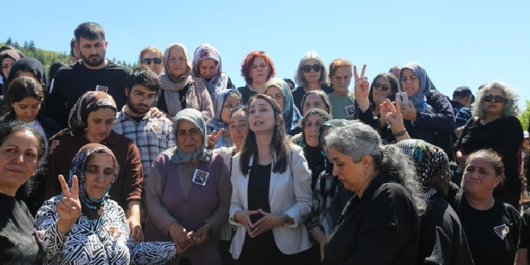 Barış Annesi Münibe Koç son yolculuğuna uğurlandı Barış Annesi Münibe Koç son yolculuğuna uğurlandı