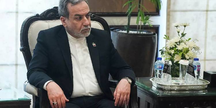 Arakçi’den Körfez ülkelerine diyalog çağrısı: ‘Belirsizlikleri birlikte giderelim’ Arakçi’den Körfez ülkelerine diyalog çağrısı: ‘Belirsizlikleri birlikte giderelim’