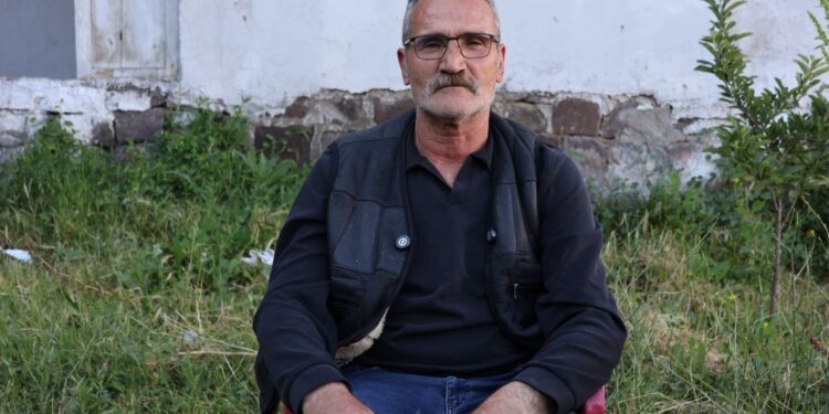 İş kalarta elç kaldı, maaşı kesildi, tehdit edildi İş kalarta elç kaldı, maaşı kesildi, tehdit edildi