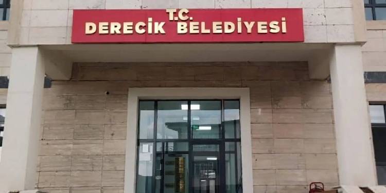 AKP’ye geçen belediye futbol kulübünü askıya aldı AKP’ye geçen belediye futbol kulübünü askıya aldı