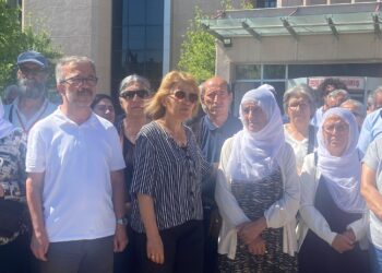 Firari sanık ilk kez hakim karşısında: Mahkeme protesto edildi