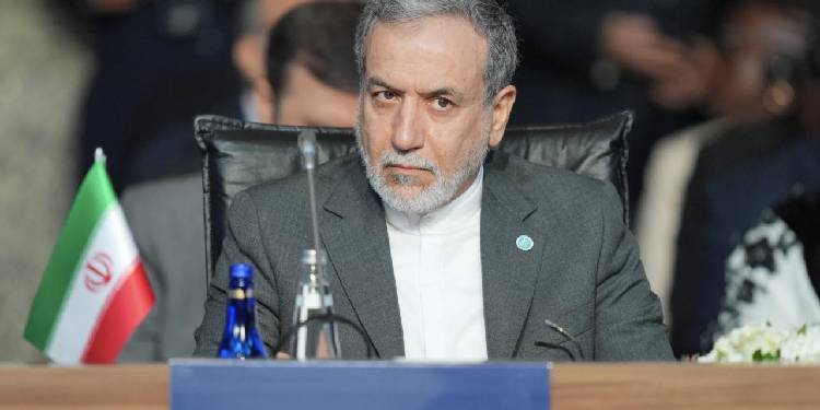 Arakçi: Antlaşma iki aşamalı olacak Arakçi: Antlaşma iki aşamalı olacak
