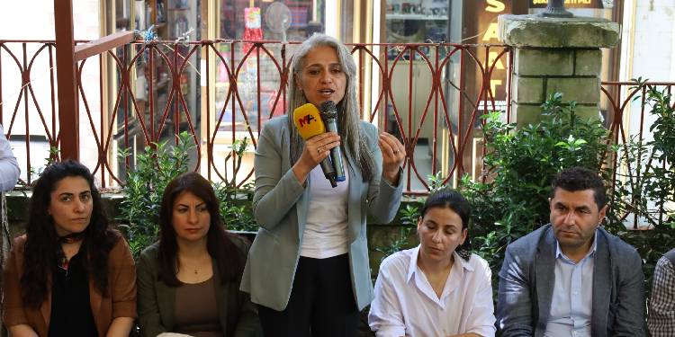 ‘Müzakere masasında Sayın Öcalan’ı yalnız bırakmayacağız’ ‘Müzakere masasında Sayın Öcalan’ı yalnız bırakmayacağız’