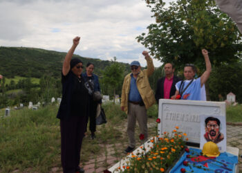 Ethem Sarısülük mezarı başında anıldı