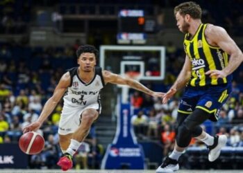 Fenerbahçe-Beşiktaş finalin ikinci maçı için parkeye çıkıyor