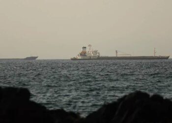 Suudi Arabistan ve İran petrolü taşıyan tankerler Hürmüz Boğazı’ndan geçti Suudi Arabistan ve İran petrolü taşıyan tankerler Hürmüz Boğazı’ndan geçti