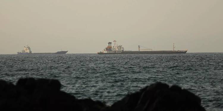 Suudi Arabistan ve İran petrolü taşıyan tankerler Hürmüz Boğazı’ndan geçti Suudi Arabistan ve İran petrolü taşıyan tankerler Hürmüz Boğazı’ndan geçti