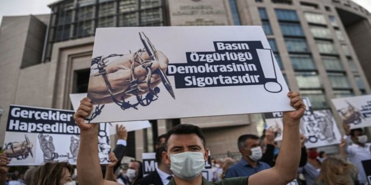 IPI: Mahkeme kararlarıyla basına sansür uygulamaktan vazgeçin IPI: Mahkeme kararlarıyla basına sansür uygulamaktan vazgeçin